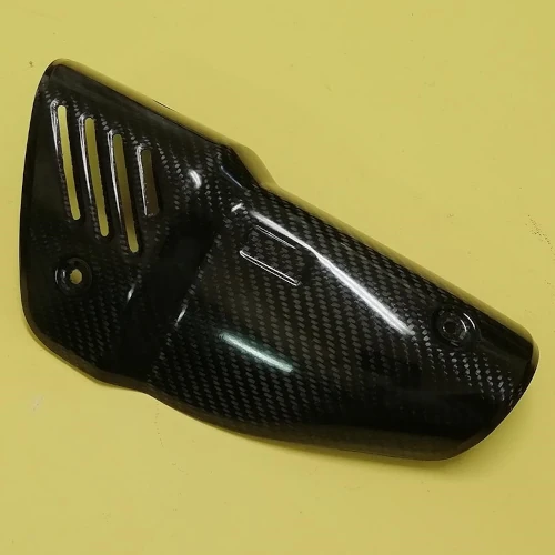 Guard for titanium Akrapovic slip-on | glossy twill carbon