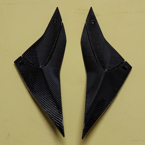 Coppia carene laterali sottosella | carbonio twill lucido