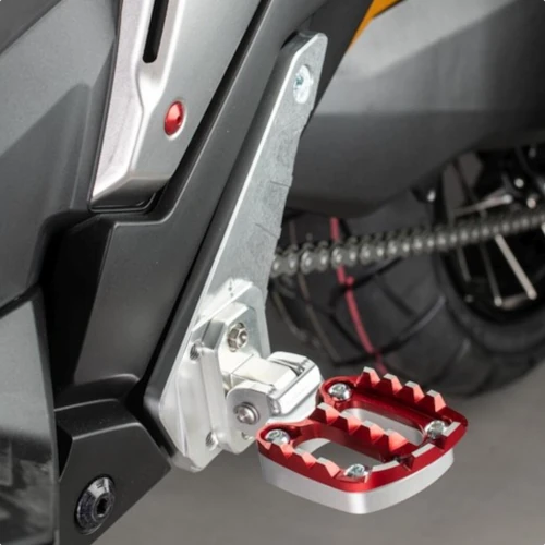 Couple of red pliable footpegs | Lightech